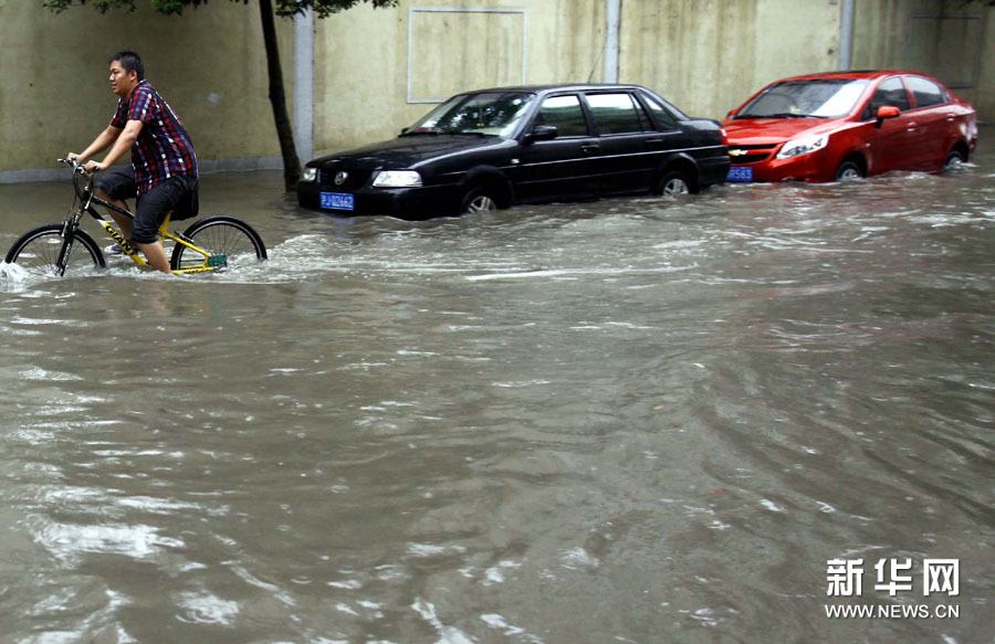 上海今晨遭遇短时强降雨
