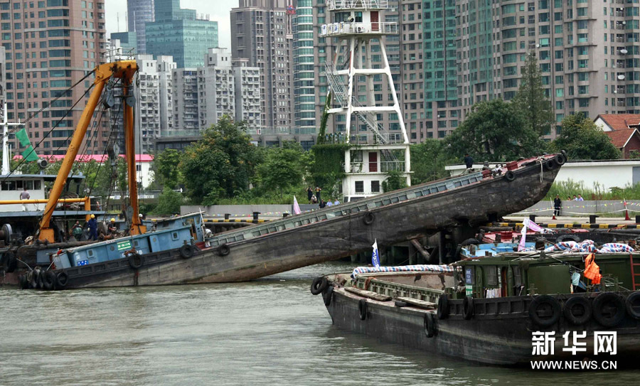 上海黄浦江发生撞船事故 导致1人死亡