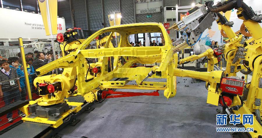 工业机器人工博会上秀绝技