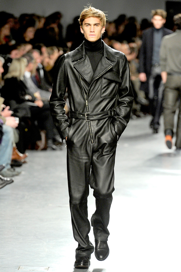 2011秋冬绅士新流行 复古风色男当道大衣过膝