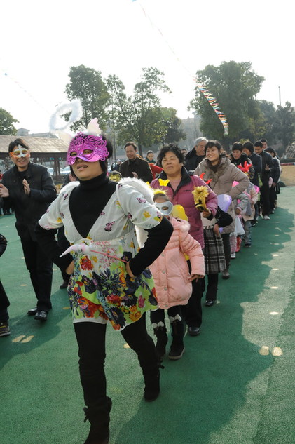 上海:孩子们在多彩活动中感受新年气氛_新华网