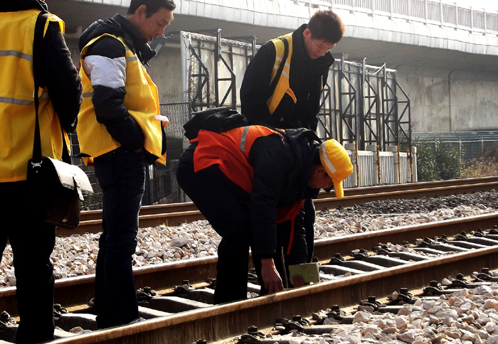 上海铁路局,合肥工务段桥隧工的工资,待遇,工作