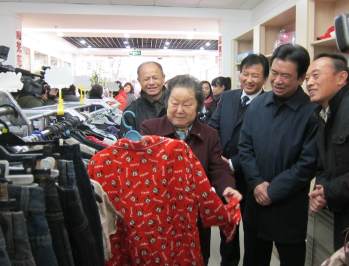 上海慈善超市江宁点揭牌