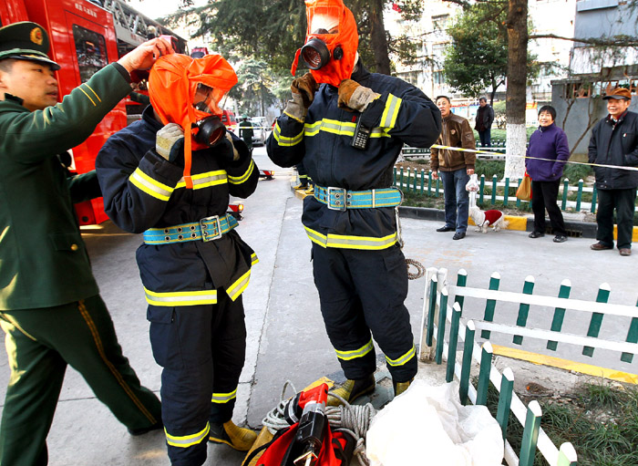 群众生活无小事 消防勇捅马蜂窝