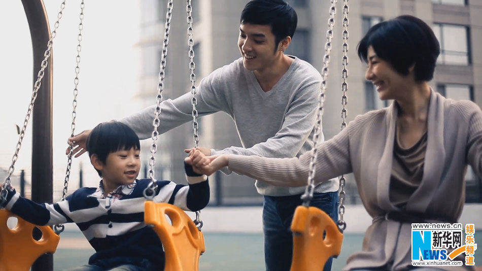 黄奕一家三口温馨合影曝光 微电影演绝症母亲