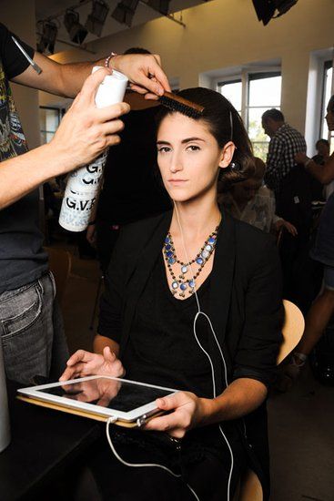 吹一吹+抹一抹 简单4步骤吹出完美自来卷发型