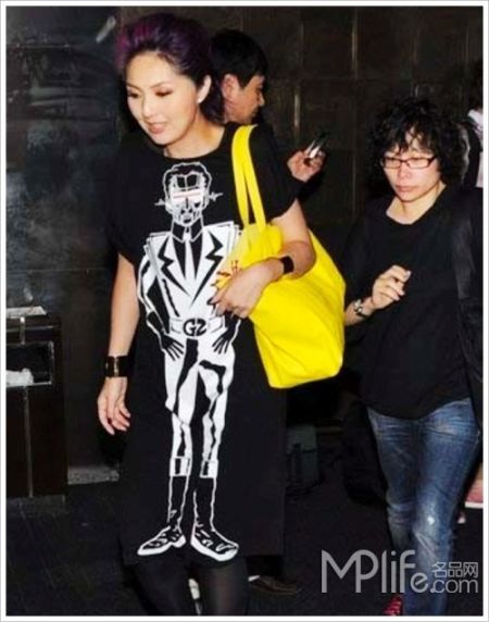 大笑姑婆杨千嬅 港式街拍别样变装秀(组图)