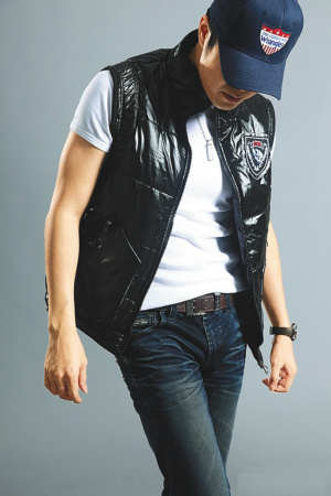 学美剧韩剧王子范儿 穿上<em>马甲</em>立马变潮男_新华