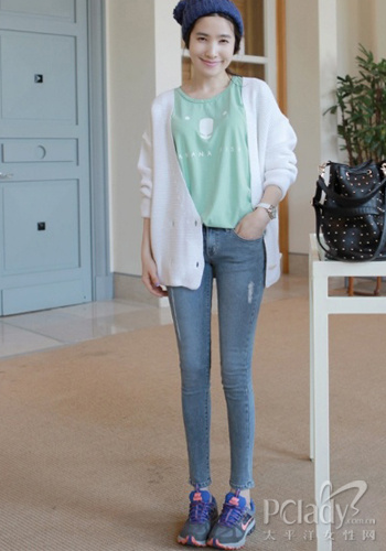 身牛仔裤+运动鞋