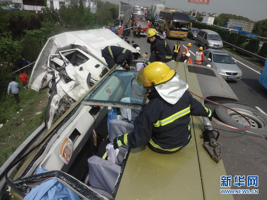 沿江高速江苏<em>常熟</em>段发生车祸 已造成13人死亡