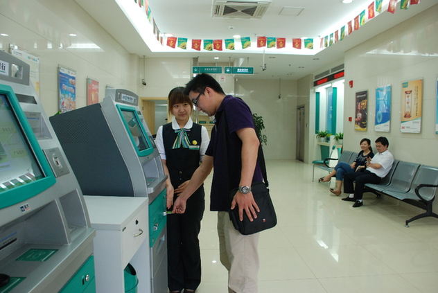 农行自助开卡机亮相上海