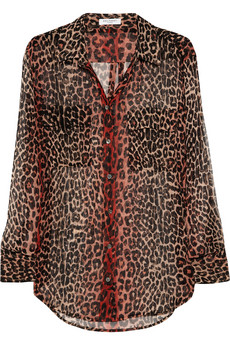 时髦风格衬衫 秀出成熟女人的甜美风情 新华网