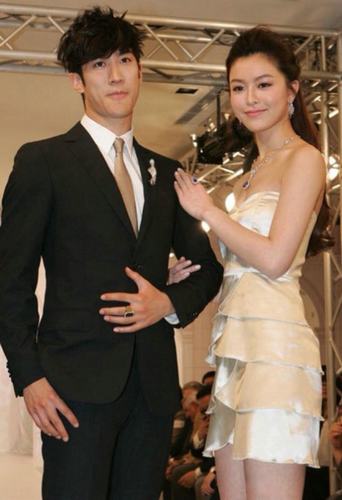 杨颖VS文咏珊 香港嫩模衣品PK