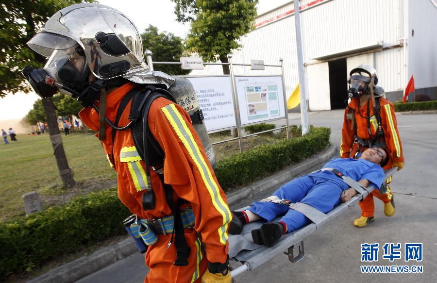 上海举行城市工业园区厂库房综合消防演练