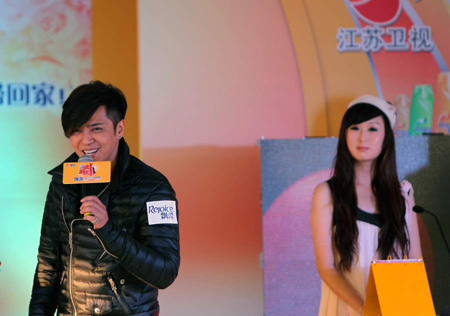 转角遇到爱 都市男女现场相亲