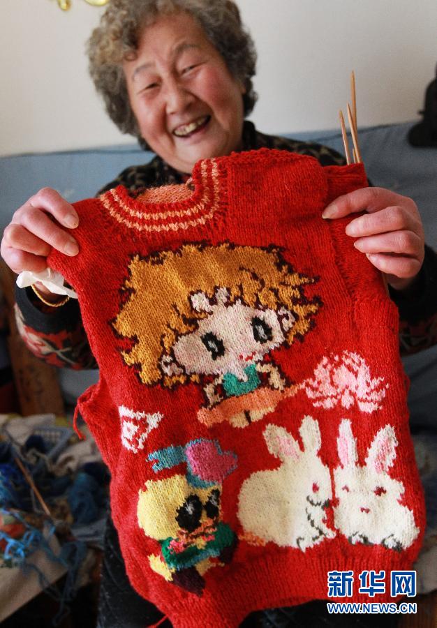 <em>毛衣</em>奶奶曲锦寿:千针万线传递爱_新华网上海
