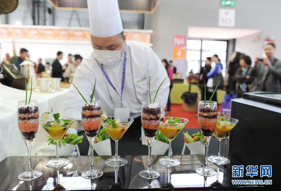 上海举行星级酒店早餐自助餐摆台比赛