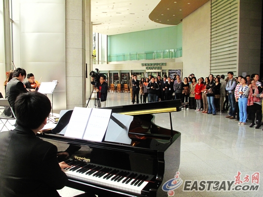 湖南街道统筹党建资源 为白领送上音乐午餐 