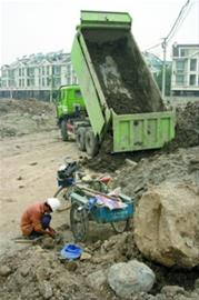 搅拌车压扁马自达 大型车 多拉快跑 安全成问题