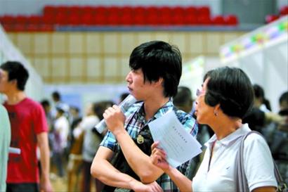 跟踪失业青年 补贴用人企业 虹口区双向扶持就