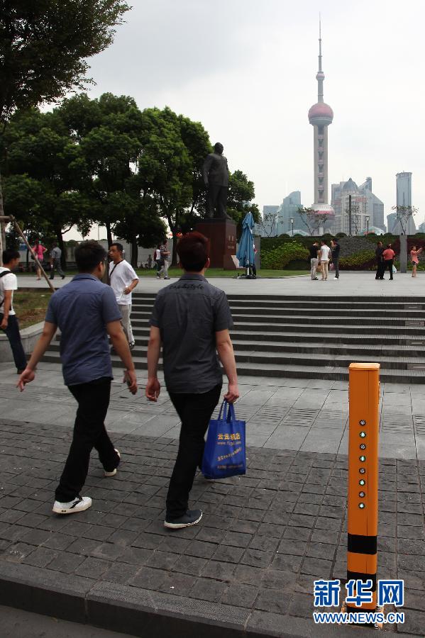 交通安全语音提示桩亮相上海外滩