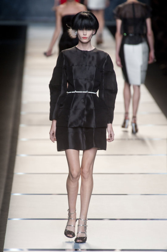 米兰<em>时装周</em> 芬迪Fendi<em>2014春夏女装</em>(图)_新华