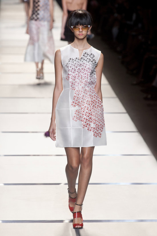 米兰<em>时装周</em> 芬迪Fendi<em>2014春夏女装</em>(图)_新华
