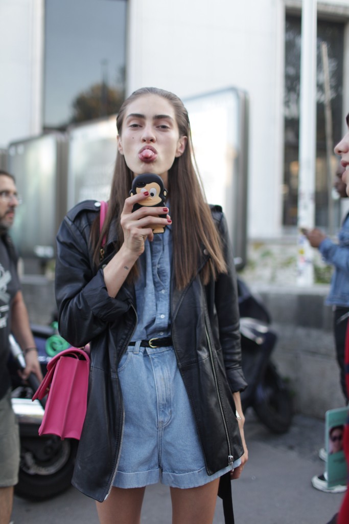 配饰无敌 巴黎时装周街拍达人低调秀手段