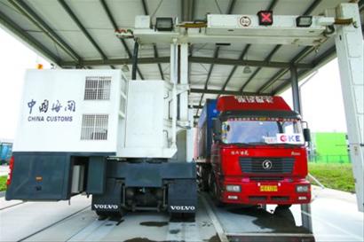 贸区首票试点货物昨入区进库 企业物流成本据