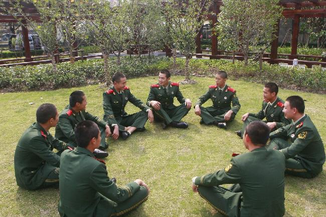 武警浦东支队推进营区政治环境建设育兵心 新