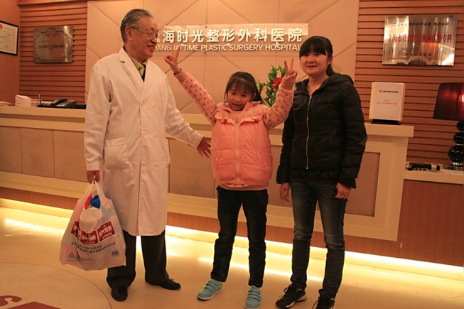 烧伤女孩子小英英完成二期手术顺利出院