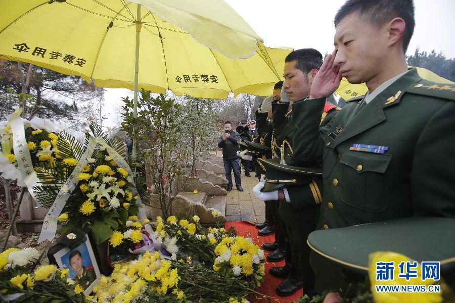 救火烈士孙络络魂归故里