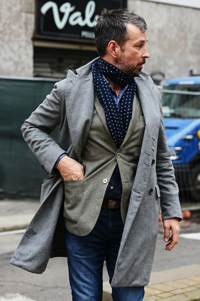 时装周搭上大围巾 男人就是要骚气亮相