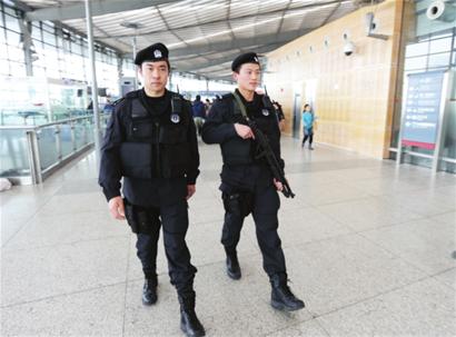 上海机场、<em>火</em>车站安保升级 火车站区增派特警