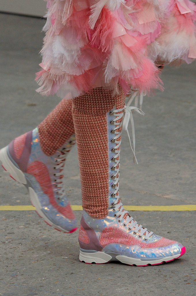 香奈儿成衣秀再 卖 球鞋 款式多多(组图)