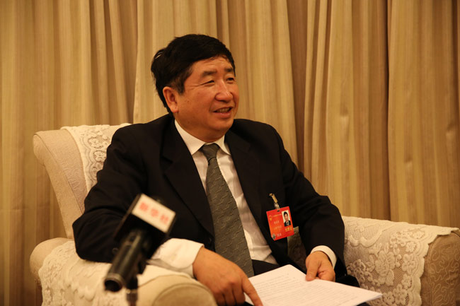 杨迈军代表:有信心年内推出原油期货 带动期货