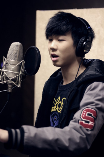 陈坤白举纲《战江湖》MV首播摇滚热血