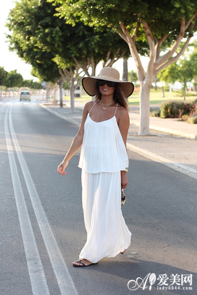 仙气弥漫谁不爱 开叉长裙穿出唯美女神范