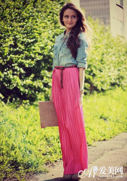 夏日长裙翩翩起舞 轻松塑造黄金比例