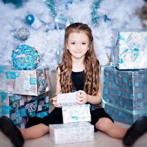 俄罗斯童模嫩出水 造型<em>百变</em>如精灵_新华网上海