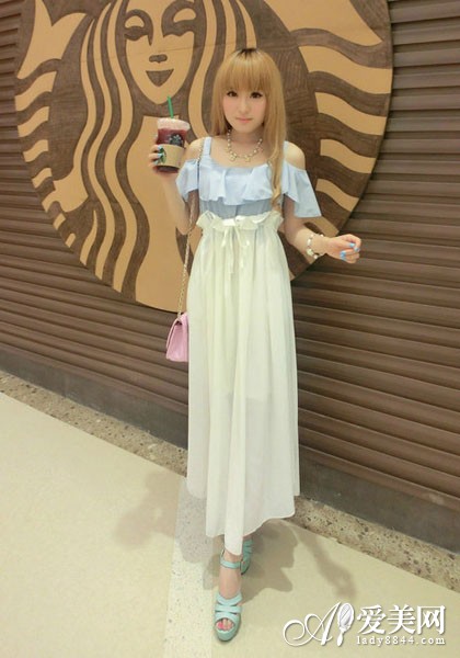 香肩降暑气 一字领上衣俏皮随意搭