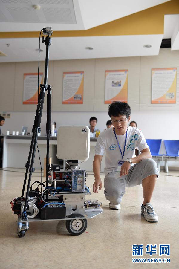 全球大学生在沪比拼电子设计创新