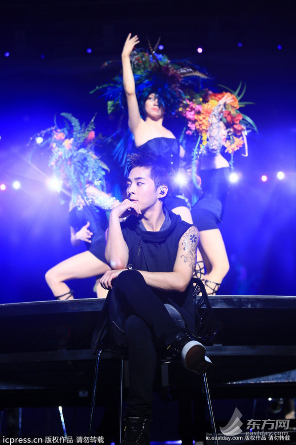 韩国男团EXO上海演唱会引爆热歌劲舞引全场