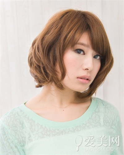 女生波波头<em>发型</em> 发尾<em>内扣</em>甜美减龄_新华网上海