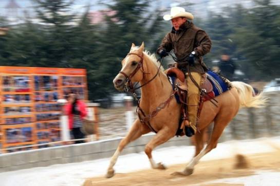 运动休闲之旅好去处 去启东骑马射击慢跑 新华