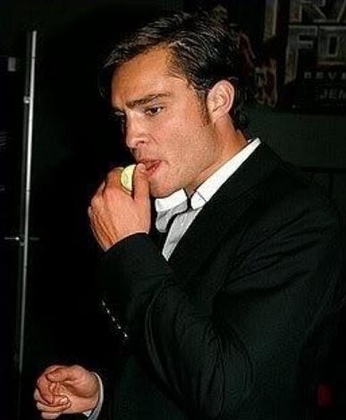 秋天到 来个<em>绯闻女孩</em>的EOS<em>唇膏</em>吧 新华网上海