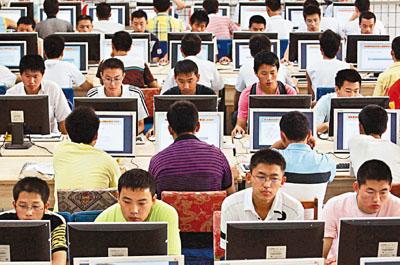 调查:90后上网爱找乐 60后攻击性较强 新华