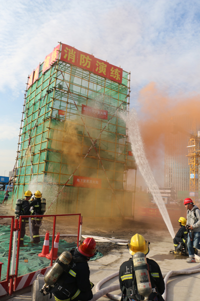 上海举行在建高层建筑施工现场消防应急演练