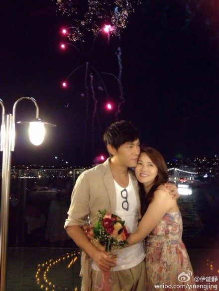 46岁伊能静为再婚试妆 空气刘海公主范粉唇显