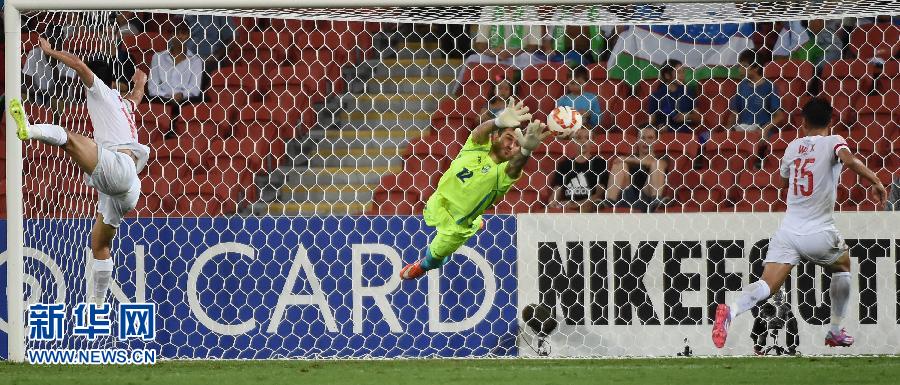 国足2:1击败乌兹别克斯坦队 亚洲杯小组提前出线